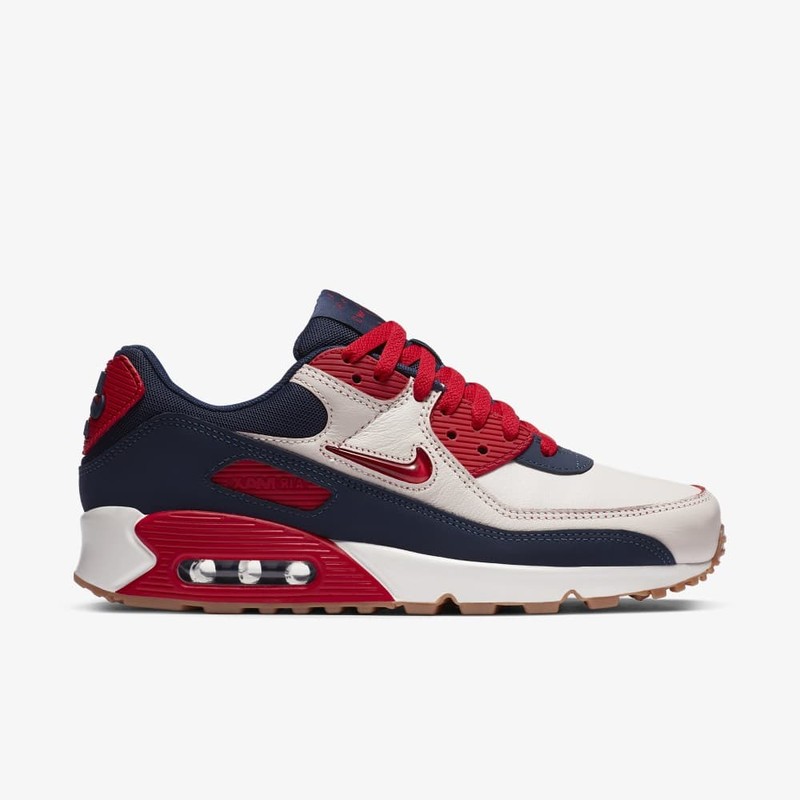 Air max 90 on sale essential vs premium